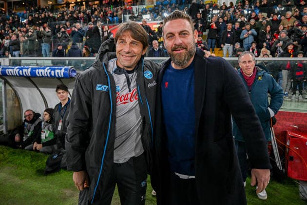 Genoa™s head coach Daniele De Rossi and Napoli™s head coach Antonio Conte during the Serie A soccer match between Genoa and Napoli at the Luigi Ferraris Stadium in Genoa, Italy - Saturday, February 07, 2026. - Soccer .  Copyright: xTanoxPecoraro LaPressex
