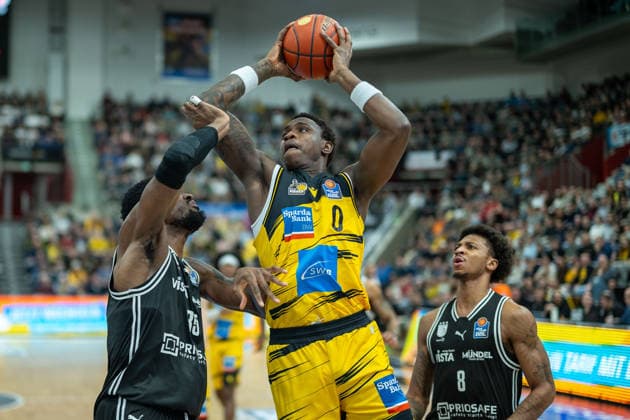 Ejiofor Onu Bamberg Baskets, 35 , Babacar Sane MHP RIESEN Ludwigsburg, 00 , Demarcus Marquette Demonia Bamberg Baskets, 08 , GER, MHP Riesen vs BMA365 Bamberg Baskets, Basketball Bundesliga, easycredit BBL, Matchday 19, Season 2025 2026, 07 02 2026, GER, MHP Riesen vs BMA365 Bamberg Baskets, Basketball Bundesliga, easycredit BBL, Matchday 19, Season 2025 2026, 07 02 2026 Ludwigsburg Copyright: xEibner-Pressefoto SaschaxWaltherx EP_EER