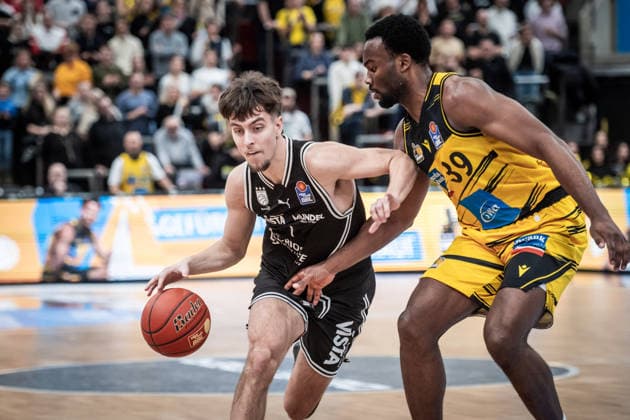 Zachary Ensminger BMA365 Bamberg Baskets, 01 vs Maxwell Dongmo Temoka MHP RIESEN Ludwigsburg, 39 GER, MHP Riesen vs BMA365 Bamberg Baskets, Basketball Bundesliga, easycredit BBL, Matchday 19, Season 2025 2026, 07 02 2026 GER, MHP Riesen vs BMA365 Bamberg Baskets, Basketball Bundesliga, easycredit BBL, Matchday 19, Season 2025 2026, 07 02 2026 Ludwigsburg Copyright: xSandyxDinkelackerx EP_SDR