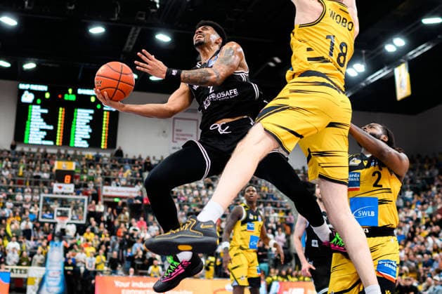 Ludwigsburg, BBL 25 26 MHP Riesen Ludwigsburg vs Bamberg Baskets Imbrahim Watson Bamberg , Jonas Wohlfarth Bottermann Ludwigsburg , Traveon Buchanan Ludwigsburg Ludwigsburg MHP Arena Baden Württemberg Germany
