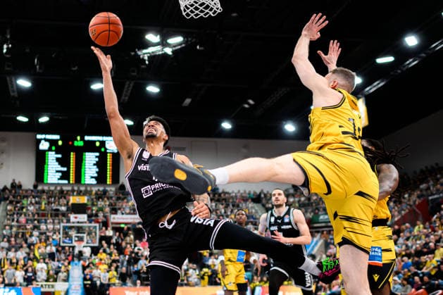 Ludwigsburg, BBL 25 26 MHP Riesen Ludwigsburg vs Bamberg Baskets Imbrahim Watson Bamberg , Jonas Wohlfarth Bottermann Ludwigsburg , Traveon Buchanan Ludwigsburg Ludwigsburg MHP Arena Baden Württemberg Germany