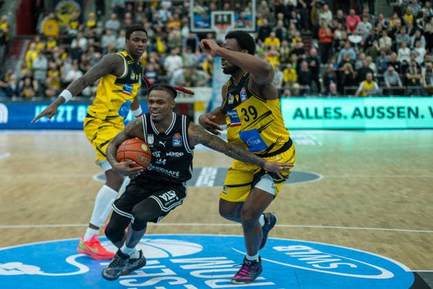 Babacar Sane MHP RIESEN Ludwigsburg, 00 , Cobe Williams Bamberg Baskets, 24 , Maxwell Temoka MHP RIESEN Ludwigsburg, 39 , GER, MHP Riesen vs BMA365 Bamberg Baskets, Basketball Bundesliga, easycredit BBL, Matchday 19, Season 2025 2026, 07 02 2026, GER, MHP Riesen vs BMA365 Bamberg Baskets, Basketball Bundesliga, easycredit BBL, Matchday 19, Season 2025 2026, 07 02 2026 Ludwigsburg Copyright: xEibner-Pressefoto SaschaxWaltherx EP_EER