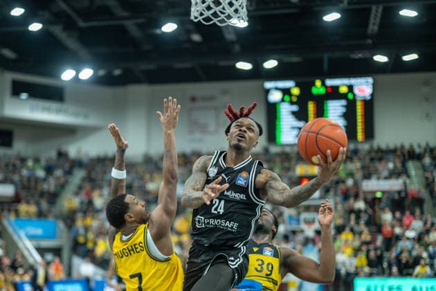 Elijah Hughes MHP RIESEN Ludwigsburg, 07 , Cobe Williams Bamberg Baskets, 24 , Maxwell Temoka MHP RIESEN Ludwigsburg, 39 , GER, MHP Riesen vs BMA365 Bamberg Baskets, Basketball Bundesliga, easycredit BBL, Matchday 19, Season 2025 2026, 07 02 2026, GER, MHP Riesen vs BMA365 Bamberg Baskets, Basketball Bundesliga, easycredit BBL, Matchday 19, Season 2025 2026, 07 02 2026 Ludwigsburg Copyright: xEibner-Pressefoto SaschaxWaltherx EP_EER