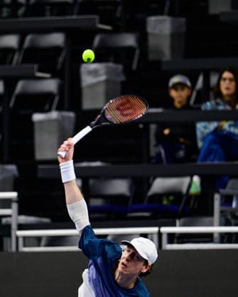 February 7, 2026, Frisco, Texas, USA: Southern Methodist University men s tennis player ALEX FINKELSTEIN prepares to serve during the first match of the Dallas Open qualifying session. Tristan Boyer beat Alex Finkelstein 6:4 and 6:2. Frisco USA - ZUMAm348 20260207_znp_m348_005 Copyright: xLuisxRevillaxMatax