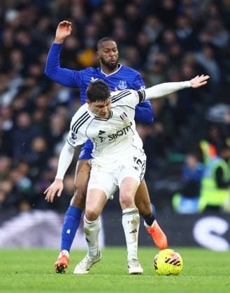 Fulham v Everton, English Premier League, Craven Cottage, London, UK - 07 02 2026 Jorge Cuenca of Fulham is pressured by Beto of Everton during the Premier League game at Craven Cottage London Craven Cottage London GBR, UK NEWSPAPERS OUT Copyright: xMarkxGreenwoodx