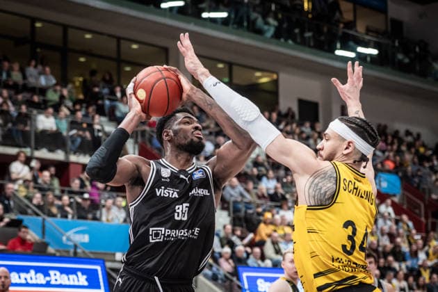Ejiofor Onu BMA365 Bamberg Baskets, 35 vs Gavin Schilling MHP RIESEN Ludwigsburg, 34 GER, MHP Riesen vs BMA365 Bamberg Baskets, Basketball Bundesliga, easycredit BBL, Matchday 19, Season 2025 2026, 07 02 2026 GER, MHP Riesen vs BMA365 Bamberg Baskets, Basketball Bundesliga, easycredit BBL, Matchday 19, Season 2025 2026, 07 02 2026 Ludwigsburg Copyright: xSandyxDinkelackerx EP_SDR