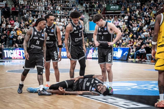 Ejiofor Onu BMA365 Bamberg Baskets, 35 on the floor Scary moment, worried looks in the team but not seriously injured GER, MHP Riesen vs BMA365 Bamberg Baskets, Basketball Bundesliga, easycredit BBL, Matchday 19, Season 2025 2026, 07 02 2026 GER, MHP Riesen vs BMA365 Bamberg Baskets, Basketball Bundesliga, easycredit BBL, Matchday 19, Season 2025 2026, 07 02 2026 Ludwigsburg Copyright: xSandyxDinkelackerx EP_SDR