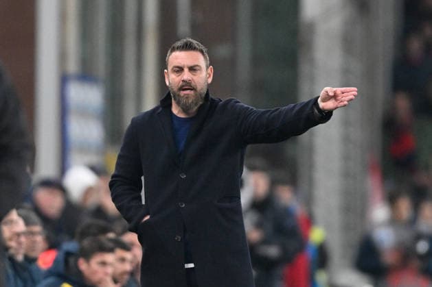 Daniele De Rossi (Genoa CFC) head coach during Genoa CFC vs SSC Napoli, Italian soccer Serie A match in Genoa, Italy, February 07 2026  Copyright: xDaniloxVigo IPAxSportx xipa-agency.netx xx IPA_71085082 IPA_Agency_IPA71085082