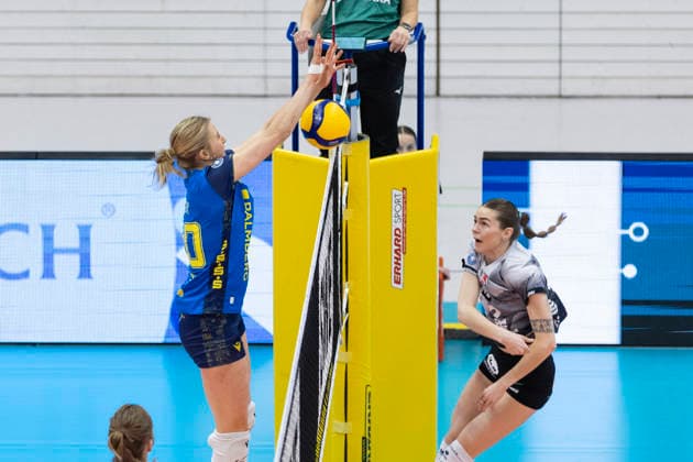 1 Volleyball Bundesliga Women Schwarz Weiss Erfurt vs SSC Palmberg Schwerin Erfurt 07 02 2026 Helena Kok 20 SSC Palmberg Schwerin vs Elizabeth Sandbothe 2 Schwarz Weiss Erfurt 1 Volleyball Bundesliga Women Schwarz Weiss Erfurt vs SSC Palmberg Schwerin Riethsporthalle Erfurt 07 02 2026 Copyright: xBEAUTIFULxSPORTS Duehringx