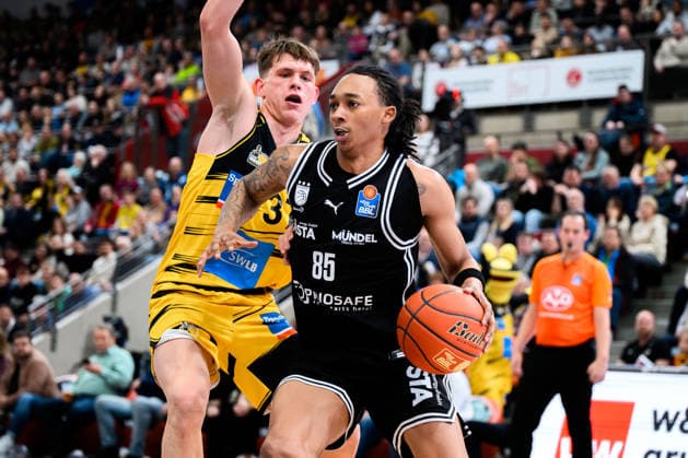 Ludwigsburg, BBL 25 26 MHP Riesen Ludwigsburg vs Bamberg Baskets Julius Baumer Ludwigsburg , Austin Matthew Crowley Bamberg Ludwigsburg MHP Arena Baden Württemberg Germany