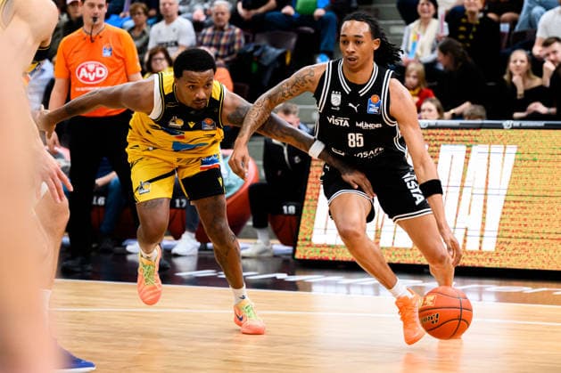 Ludwigsburg, BBL 25 26 MHP Riesen Ludwigsburg vs Bamberg Baskets Elijah Hughes Ludwigsburg , Austin Matthew Crowley Bamberg Ludwigsburg MHP Arena Baden Württemberg Germany