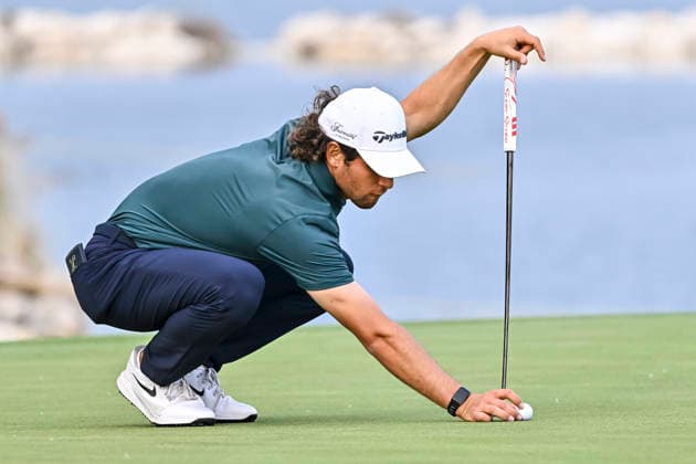 QATAR MASTERS 2026- THIRD ROUND Angel Ayora of Spain lines up a putt on the 18th hole during the third round of the Qatar Masters 2026 golf tournament at the Doha Golf Club in Doha, Qatar, on February 7, 2026 DOHA Qatar Copyright: xNOUSHADx