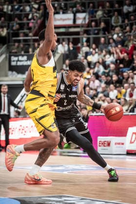 Ibi Watson BMA365 Bamberg Baskets, 02 vs Elijah Hughes MHP RIESEN Ludwigsburg, 07 GER, MHP Riesen vs BMA365 Bamberg Baskets, Basketball Bundesliga, easycredit BBL, Matchday 19, Season 2025 2026, 07 02 2026 GER, MHP Riesen vs BMA365 Bamberg Baskets, Basketball Bundesliga, easycredit BBL, Matchday 19, Season 2025 2026, 07 02 2026 Ludwigsburg Copyright: xSandyxDinkelackerx EP_SDR
