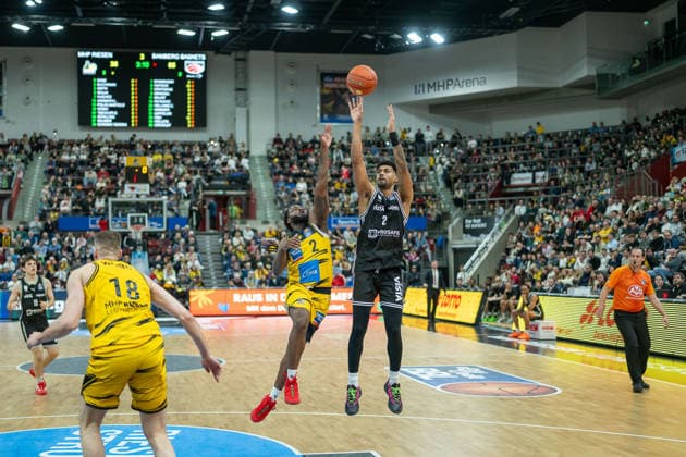 Traveon Buchanan MHP RIESEN Ludwigsburg, 02 , Ibi Watson Bamberg Baskets, 02 , GER, MHP Riesen vs BMA365 Bamberg Baskets, Basketball Bundesliga, easycredit BBL, Matchday 19, Season 2025 2026, 07 02 2026, GER, MHP Riesen vs BMA365 Bamberg Baskets, Basketball Bundesliga, easycredit BBL, Matchday 19, Season 2025 2026, 07 02 2026 Ludwigsburg Copyright: xEibner-Pressefoto SaschaxWaltherx EP_EER