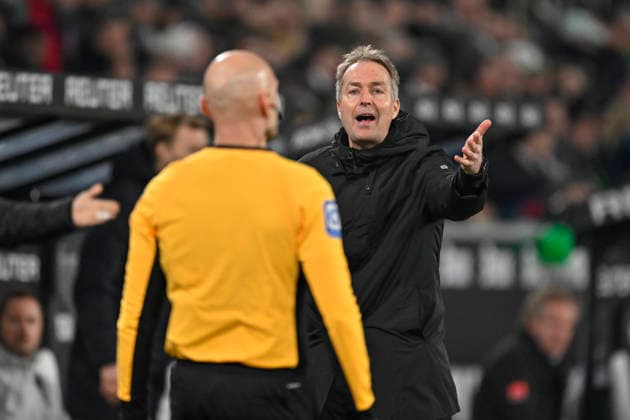Kasper Hjulmand (Leverkusen) protestiert unzufrieden enttäuscht enttaeuscht niedergeschlagen frustriert, 07.02.2026 Fussball Borussia Moenchengladbach vs Bayer Leverkusen, Borussia-Park, Moenchengladbach, DFB DFL REGULATIONS PROHIBIT ANY USE OF PHOTOGRAPHS AS IMAGE SEQUENCES AND OR QUASI-VIDEO *** Kasper Hjulmand Leverkusen protests dissatisfied disappointed dejected frustrated, 07 02 2026 Soccer Borussia Moenchengladbach vs Bayer Leverkusen, Borussia Park, Moenchengladbach, DFB DFL REGULATIONS PROHIBIT ANY USE OF PHOTOGRAPHS AS IMAGE SEQUENCES AND OR QUASI VIDEO Copyright: xpepphotox xHorstxMauelshagenx pep00321, pep_20260207_hm_275495