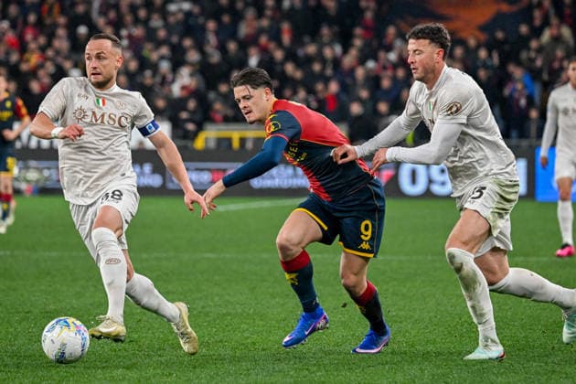 Genoa™s Vitinha fights for the ball with Napoli™s Amir Rrahmani during the Serie A soccer match between Genoa and Napoli at the Luigi Ferraris Stadium in Genoa, Italy - Saturday, February 07, 2026. - Soccer .  Copyright: xTanoxPecoraro LaPressex