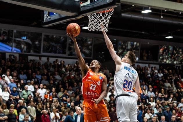 GER, easy Credit Basketball Bundesliga, Niners Chemnitz Syntainics MBC 07 02 2026, Messe, Chemnitz, GER, easy Credit Basketball Bundesliga, Niners Chemnitz Syntainics MBC Eric Washington Niners Chemnitz, 33 , Perttu Blomgren Syntainics MBC, 20 Foto Alexander Trienitz Chemnitz Messe Sachsen Germany