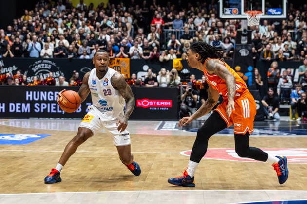 GER, easy Credit Basketball Bundesliga, Niners Chemnitz Syntainics MBC 07 02 2026, Messe, Chemnitz, GER, easy Credit Basketball Bundesliga, Niners Chemnitz Syntainics MBC Charles Callison Syntainics MBC, 23 , Nike Sibande Niners Chemnitz, 2 Foto Alexander Trienitz Chemnitz Messe Sachsen Germany