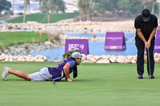 QATAR MASTERS 2026- THIRD ROUND Kessler Karain, caddie of Patrick Reed of the United States lines up a putt on during the third round of the Qatar Masters 2026 golf tournament at the Doha Golf Club in Doha, Qatar, on February 7, 2026 DOHA Qatar Copyright: xNOUSHADx