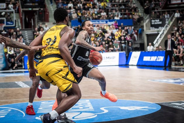 Austin Crowley BMA365 Bamberg Baskets, 85 vs Maxwell Dongmo Temoka MHP RIESEN Ludwigsburg, 39 GER, MHP Riesen vs BMA365 Bamberg Baskets, Basketball Bundesliga, easycredit BBL, Matchday 19, Season 2025 2026, 07 02 2026 GER, MHP Riesen vs BMA365 Bamberg Baskets, Basketball Bundesliga, easycredit BBL, Matchday 19, Season 2025 2026, 07 02 2026 Ludwigsburg Copyright: xSandyxDinkelackerx EP_SDR