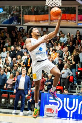 07 02 2026, xomx, Basketball easyCredit BBL Bundesliga, NINERS Chemnitz MBC Syntainics Weißenfels v l Foster Marcus SYNTAINICS MBC on the ball Chemnitz