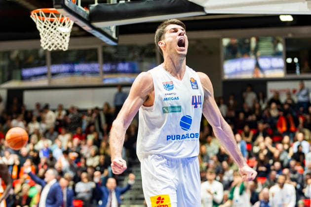 07 02 2026, xomx, Basketball easyCredit BBL Bundesliga, NINERS Chemnitz MBC Syntainics Weißenfels v l cheer shout Planinic Jure SYNTAINICS MBC Chemnitz
