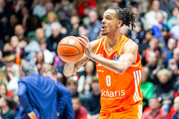 07 02 2026, xomx, Basketball easyCredit BBL Bundesliga, NINERS Chemnitz MBC Syntainics Weißenfels v l Kevin Yebo Niners Chemnitz on the ball Chemnitz