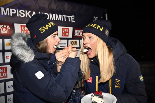 VAL DI FIEMME, ITALY 20260207 Sweden s Ebba Andersson and Frida Karlsson celebrate their silver and gold medals with cake after the women s skiathlon 10+10 km during the Winter Olympics in Val di Femme, Italy. *** The image is included in the SPORTS PACKAGE. For others, PAYMENT IMAGE *** VAL DI FIEMME ITALY x10430x *** VAL DI FIEMME, ITALY 20260207 Sweden s Ebba Andersson and Frida Karlsson celebrate their silver and gold medals with cake after the women s skiathlon 10 10 km during the Winter Olympics in Val di Femme, Italy The image is included in the SPORTS PACKAGE For others, PAYMENT IMAGE VAL DI FIEMME ITALY x10430x  Copyright: xChristinexOlsson TTx OS 2026 SKIATHLON MEDALJFIRANDE
