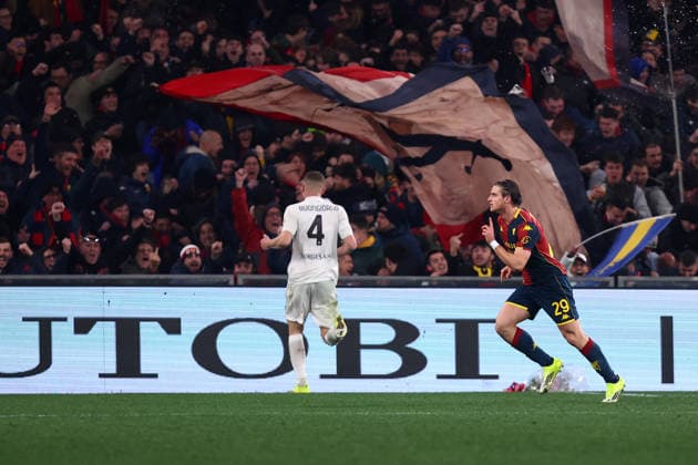 Lorenzo Colombo (Genoa Cfc) celebrates after scoring his team s second goal, Serie A, Genoa CFC v SSC Napoli , Stadio Luigi Ferraris, February 7, 2026, Genova, Italy.