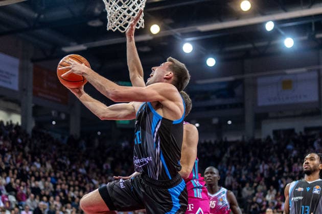Joe Wieskamp Science City Jena, 10 with full commitment at the basket Telekom Baskets Bonn vs Science City Jena, Basketball, easy Credit BBL, 19 Matchday, 2025 2026, 07 02 2026 Telekom Baskets Bonn vs Science City Jena, Basketball, easy Credit BBL, 19 Matchday, 2025 2026, 07 02 2026 Bonn Copyright: xEibner-Pressefoto GerhardxWingenx EP_GWR
