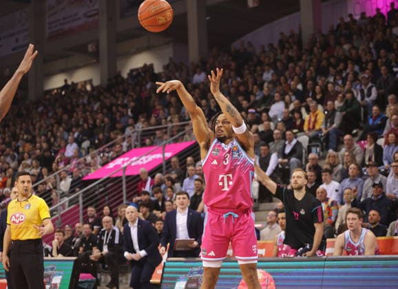 Zachery Cooks Telekom Baskets Bonn vs Science City Jena 19 Speiltag Saison 2025 26