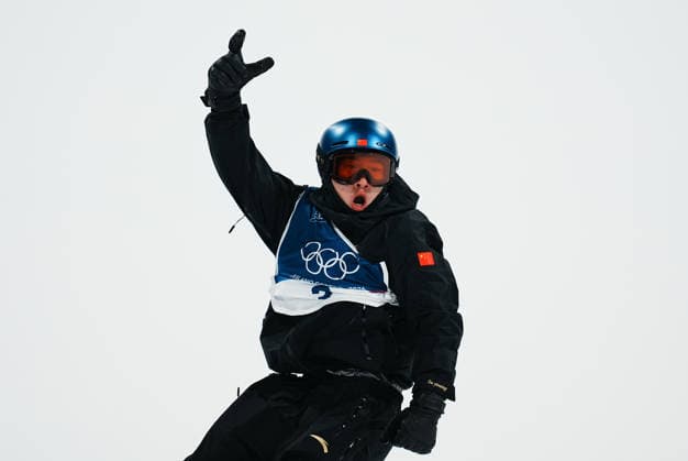 (260207) -- LIVIGNO, Feb. 7, 2026 -- Su Yiming of China celebrates during the Men s Snowboard Big Air Final at the Milan-Cortina 2026 Olympic Winter games, Winterspiele,Spiele, Summer games in Livigno, Italy, Feb. 7, 2026. ) (MICO2026)ITALY-LIVIGNO-OLYMPIC WINTER GAMES-MEN S SNOWBOARD BIG AIR-FINAL HuxChao 