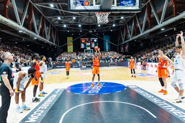 07 02 2026, xomx, Basketball easyCredit BBL Bundesliga, NINERS Chemnitz MBC Syntainics Weißenfels v l Kevin Yebo Niners Chemnitz with the last two points of the game The 78 75 owie das 79 75 Chemnitz