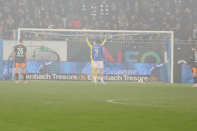 07 02 2026, xrekx, Soccer 2 Bundesliga, SV Darmstadt 98 1 FC Kaiserslautern v l Penalty for 1 0 by Fraser Hornby SV Darmstadt 98 Julian Krahl 1 FC Kaiserslautern DFL DFB REGULATIONS PROHIBIT ANY USE OF PHOTOGRAPHS as IMAGE SEQUENCES and or QUASI VIDEO Darmstadt