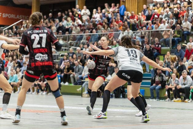 TG Nuertingen vs HSG Freiburg, Handball,2 Alsco Handball Bundesliga Women, Matchday 17, Season 2025 2026, 07 02 2026 Nele Nusser TG Nuertingen, 11TGN in duel with Marit Walz HSG Freiburg, 19HSG TG Nuertingen vs HSG Freiburg, Handball,2 Alsco Handball Bundesliga Women, Matchday 17, Season 2025 2026, 07 02 2026 Copyright: xEibner-Pressefoto DavidexDixGiovx EP_DGI