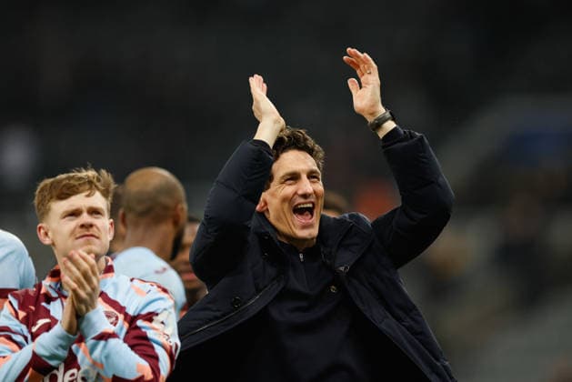 Newcastle United v Brentford, Premier League Keith Andrews manager of Brentford celebrates at full time 2-3 during the Premier League match between Newcastle United and Brentford at St. James s Park, Newcastle, UK on 7 February 2026. Newcastle St. James s Park Tyne and Wear UK Editorial use only DataCo restrictions apply See www.football-dataco.com , Copyright: xCraigxCowanx PSI-23691-0070