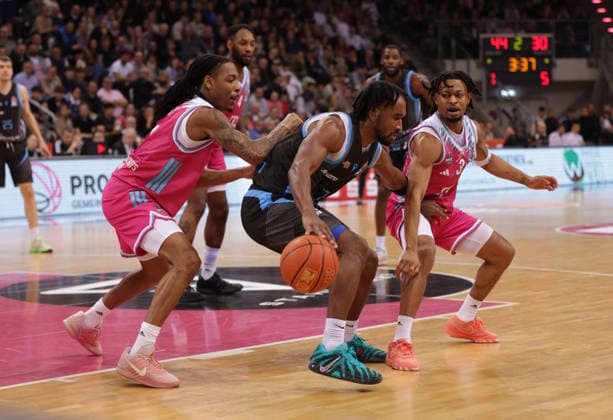 V l Jalen Finch Bonn , Keith Braxton Jr Jena and Zach Cooks Bonn , Telekom Baskets Bonn vs Science City Jena, easyCredit BBL, Matchday 19, Telekom Dome Bonn, 07 02 2026