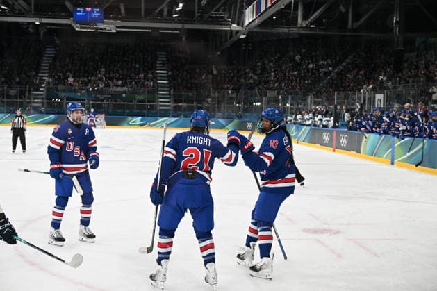 Ice hockey, Eishockey - Milano Cortina 2026 Winter Olympics: Day 1 A player from the USA exults during the Winter Olympic Games, Olympische Spiele, Olympia, OS at the Milano Rho Ice Hockey Arena in Milano, Italy, on February 7, 2026 Milano Italy  Copyright: xFedericoxManonix originalFilename:manoni-olympics260207_npSDS.jpg