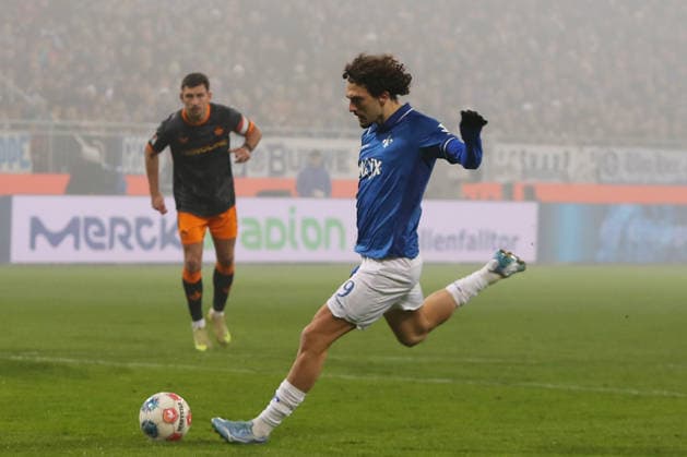 07 02 2026, xtvx, Fußball 2 Bundesliga, SV Darmstadt 98 1 FC Kaiserslautern v l Strafstoss Fraser Hornby SV Darmstadt 98 Goal scored, Tor zum 1 0 DFL DFB REGULATIONS PROHIBIT ANY USE OF PHOTOGRAPHS as IMAGE SEQUENCES and or QUASI VIDEO Darmstadt