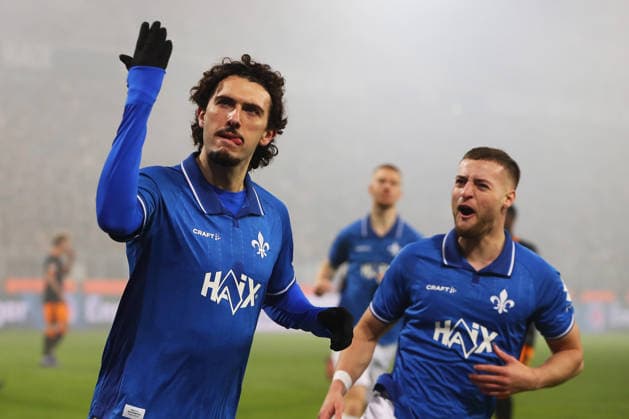 07 02 2026, xtvx, Fußball 2 Bundesliga, SV Darmstadt 98 1 FC Kaiserslautern v l Strafstoss Fraser Hornby SV Darmstadt 98 Goal scored, Tor zum 1 0 Torjubel, Goal celebration, celebrate the goal, celebrates scoring DFL DFB REGULATIONS PROHIBIT ANY USE OF PHOTOGRAPHS as IMAGE SEQUENCES and or QUASI VIDEO Darmstadt
