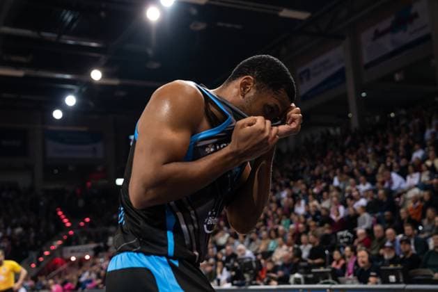 Basketball scene with William McNair 3 Science City Jena after a foul in the foreground in the EasyCredit BBL on matchday 19 in Bonn William McNair 3 Science City Jena after a foul Copyright: xFeyzullahxGökalp feyzofsportsx