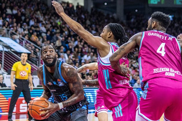 Nazihar Bohannon Science City Jena, 15 vs new signing Jalen Finch Telekom Baskets Bonn, , Jeff Garrett Jr Telekom Baskets Bonn, 04 Telekom Baskets Bonn vs Science City Jena, Basketball, easy Credit BBL, 19 Matchday, 2025 2026, 07 02 2026 Telekom Baskets Bonn vs Science City Jena, Basketball, easy Credit BBL, 19 Matchday, 2025 2026, 07 02 2026 Bonn Copyright: xEibner-Pressefoto GerhardxWingenx EP_GWR