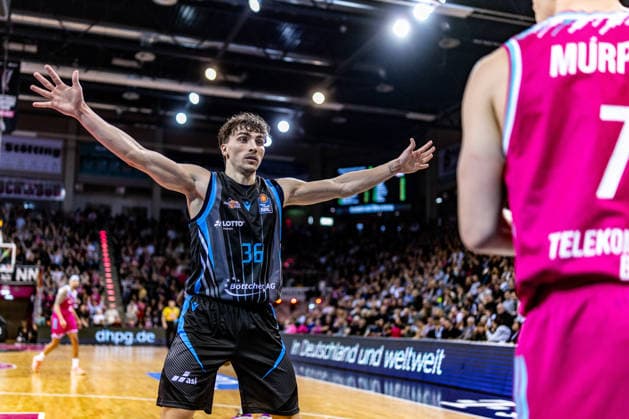 Kristofer Krause Science City Jena, 36 tries to block the ball Telekom Baskets Bonn vs Science City Jena, Basketball, easy Credit BBL, 19 Matchday, 2025 2026, 07 02 2026 Telekom Baskets Bonn vs Science City Jena, Basketball, easy Credit BBL, 19 Matchday, 2025 2026, 07 02 2026 Bonn Copyright: xEibner-Pressefoto GerhardxWingenx EP_GWR