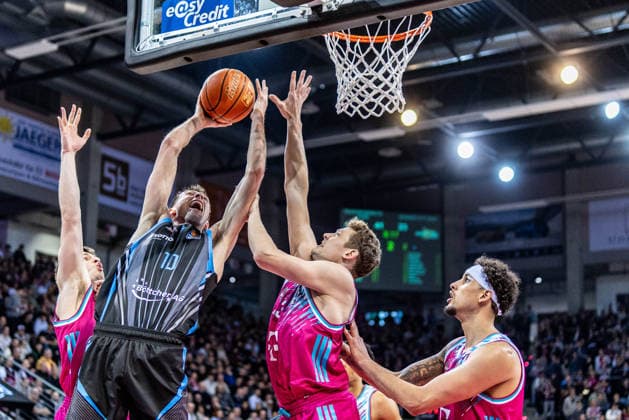 Joe Wieskamp Science City Jena, 10 vs Patrick Heckmann Telekom Baskets Bonn, 33 , Michael Kessens Telekom Baskets Bonn, 06 , Grayson Murphy Telekom Baskets Bonn, 07 Telekom Baskets Bonn vs Science City Jena, Basketball, easy Credit BBL, 19 Matchday, 2025 2026, 07 02 2026 Telekom Baskets Bonn vs Science City Jena, Basketball, easy Credit BBL, 19 Matchday, 2025 2026, 07 02 2026 Bonn Copyright: xEibner-Pressefoto GerhardxWingenx EP_GWR