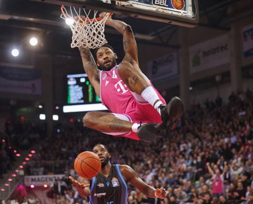 Dunking Jeff Garrett Telekom Baskets Bonn vs Science City Jena 19 Speiltag Saison 2025 26
