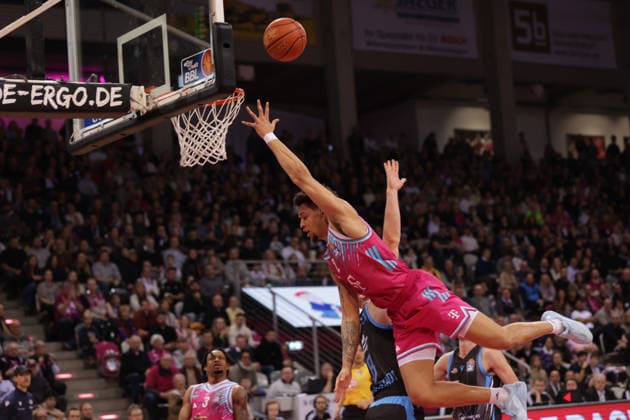 Alijah Comithier Bonn vs Alex Herrera Jena , Telekom Baskets Bonn vs Science City Jena, easyCredit BBL, Matchday 19, Telekom Dome Bonn, 07 02 2026