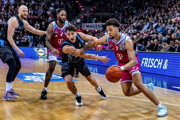 Alijah Comithier Telekom Baskets Bonn, 02 vs Kristofer Krause Science City Jena, 36 , Robin Christen Science City Jena, 08 , Jeff Garrett Jr Telekom Baskets Bonn, 04 Telekom Baskets Bonn vs Science City Jena, Basketball, easy Credit BBL, 19 Matchday, 2025 2026, 07 02 2026 Telekom Baskets Bonn vs Science City Jena, Basketball, easy Credit BBL, 19 Matchday, 2025 2026, 07 02 2026 Bonn Copyright: xEibner-Pressefoto GerhardxWingenx EP_GWR