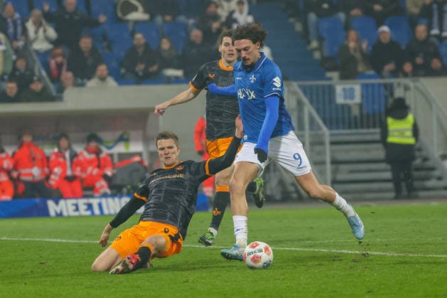 FBL Germany 2 Bundesliga SV Darmstadt 98 1 FC Kaiserslautern Fabian Kunze 1 FC Kaiserslautern , Fraser Hornby SV Darmstadt 98 battles for the Ball during the 2 Bundesliga 2025 26 match between SV Darmstadt 98 and 1 FC Kaiserslautern at Merckstadion am Böllenfalltor on 7 February 2026 in Darmstadt, Germany DFL DFB REGULATIONS PROHIBIT ANY USE OF PHOTOGRAPHS as IMAGE SEQUENCES and or QUASI VIDEO Copyright: JoaquimxFerreira