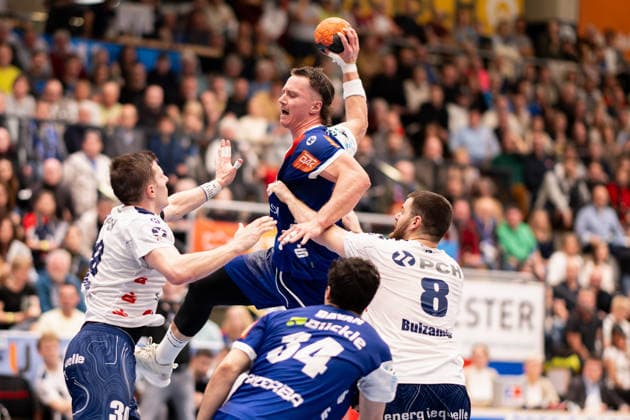 Mex Raguse HBW Balingen Weilstetten, 06 , surrounded, HBW Balingen Weilstetten vs 1 VFL Potsdam, Handball, 2 Bundesliga, Matchday 18, Season 2025 2026, 07 02 2026 Eibner Pressefoto Andreas Ulmer HBW Balingen Weilstetten vs 1 VFL Potsdam, Handball, 2 Bundesliga, Matchday 18, Season 2025 2026, 07 02 2026 Balingen Copyright: xEibner-Pressefoto AndreasxUlmerx EP_AUR
