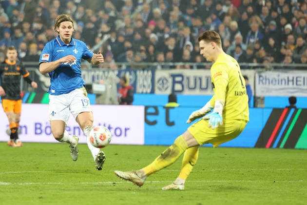 07 02 2026, xrekx, Soccer 2 Bundesliga, SV Darmstadt 98 1 FC Kaiserslautern v l Fynn Lakenmacher SV Darmstadt 98 Julian Krahl 1 FC Kaiserslautern DFL DFB REGULATIONS PROHIBIT ANY USE OF PHOTOGRAPHS as IMAGE SEQUENCES and or QUASI VIDEO Darmstadt